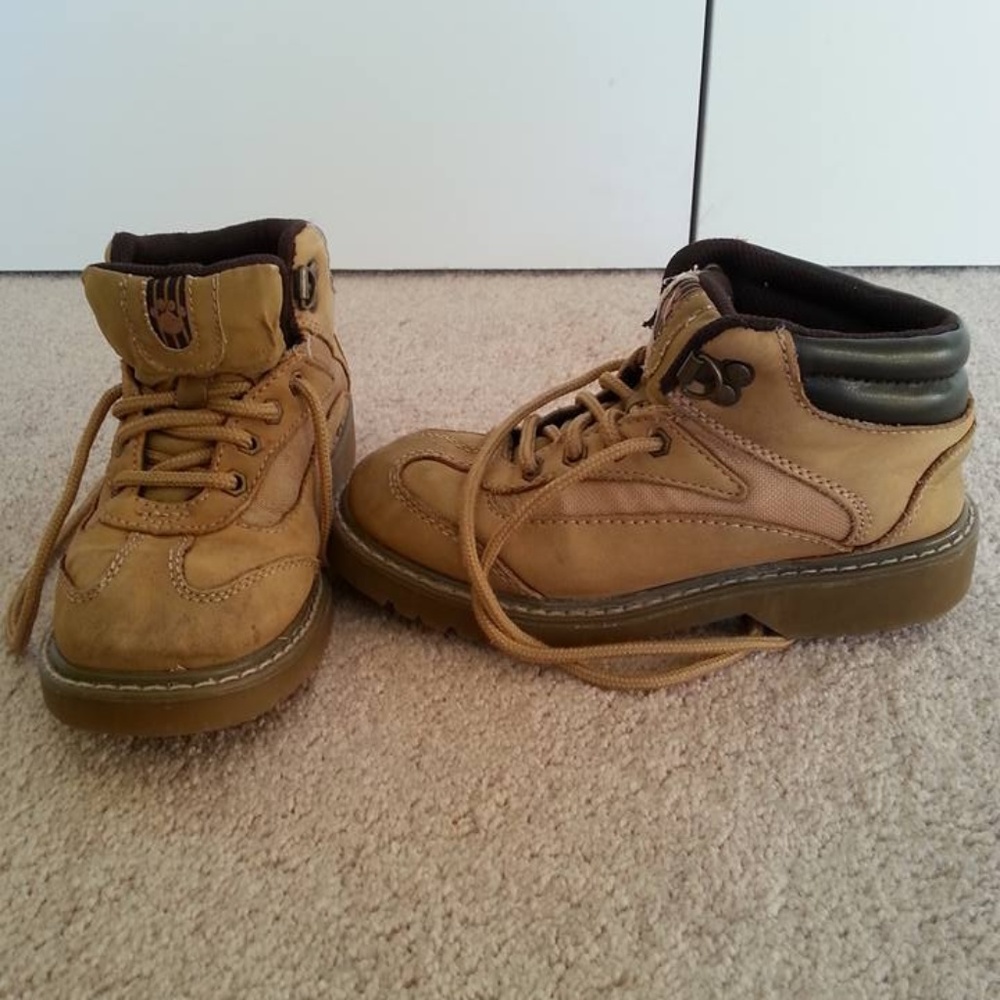 Buster Brown size 13